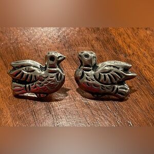 VINTAGE STERLING SILVER SITTING BIRDS PIERCED STUD EARRINGS - HALLMARKED